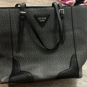 New without tags Guess medium shoulder bag